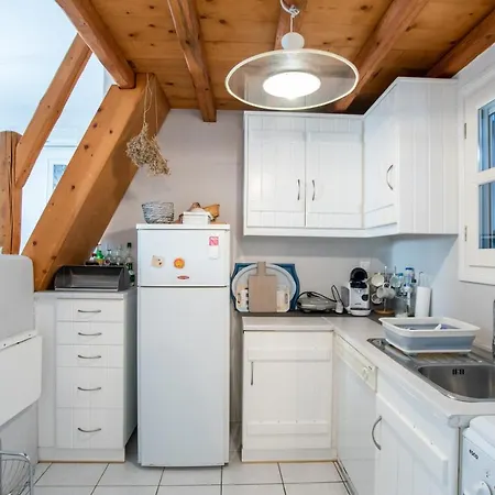 Apartment Overlooking Sea Maisonette With Bbq For 7 Ppl *