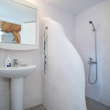 Apartment Overlooking Sea Maisonette With Bbq For 7 Ppl *